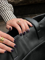 stylish-vegan-tote-bag-for-commuters